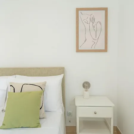 Delightful 2 Bedroom Apartment *