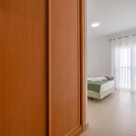 Delightful 2 Bedroom Apartment *