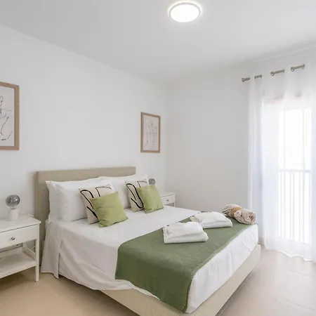 Delightful 2 Bedroom Apartment *